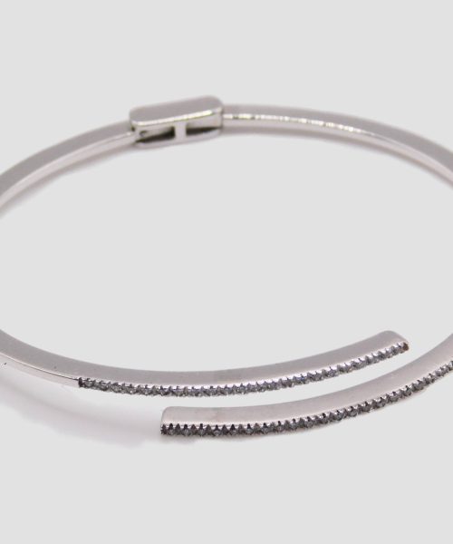 Bracciale a manetta in oro bianco con diamantini
