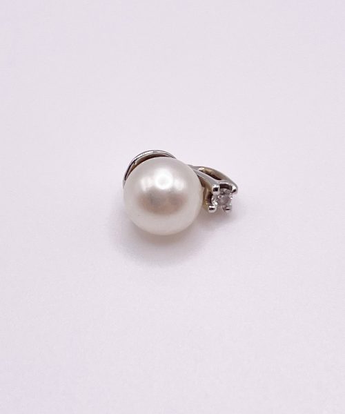 Pendente in oro bianco con perla e diamante