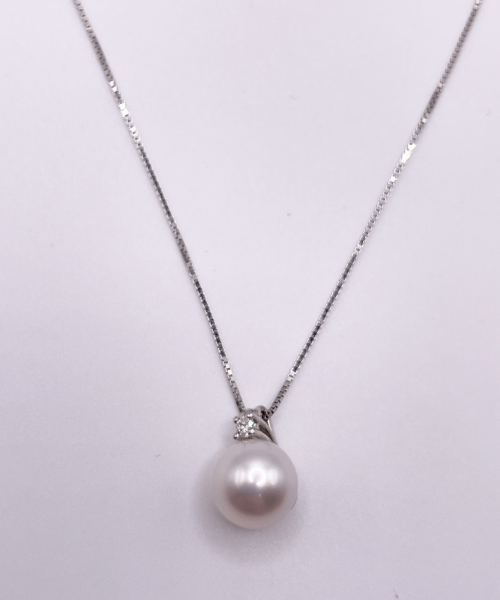 Collana in Oro Bianco 18k con Pendente Perla Akoya e Diamante FVSI1