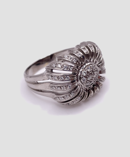 Anello forma di Fiore in Oro Bianco 18k con Pavé di Diamanti